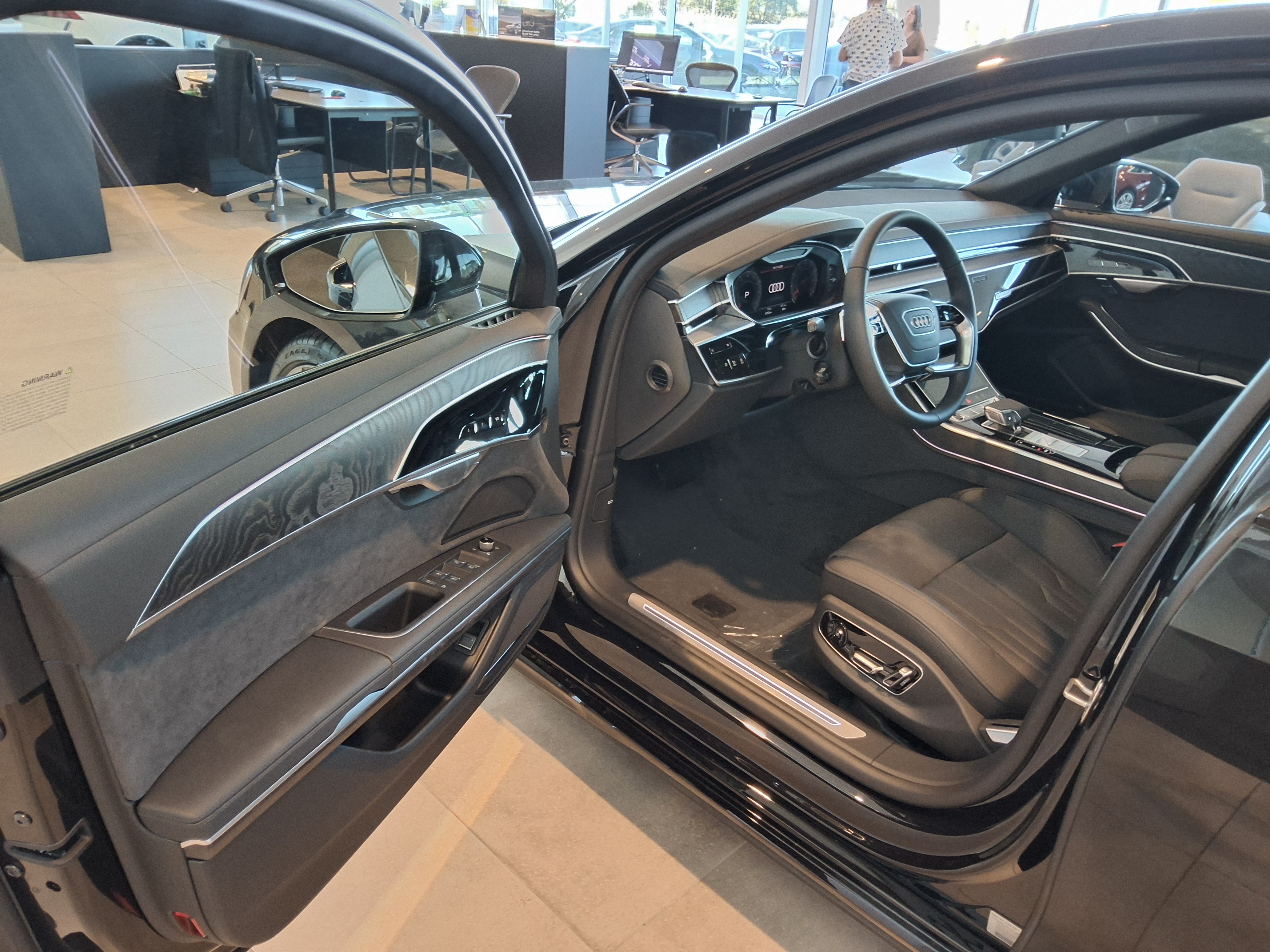 2027 Audi A8L exterior (4)